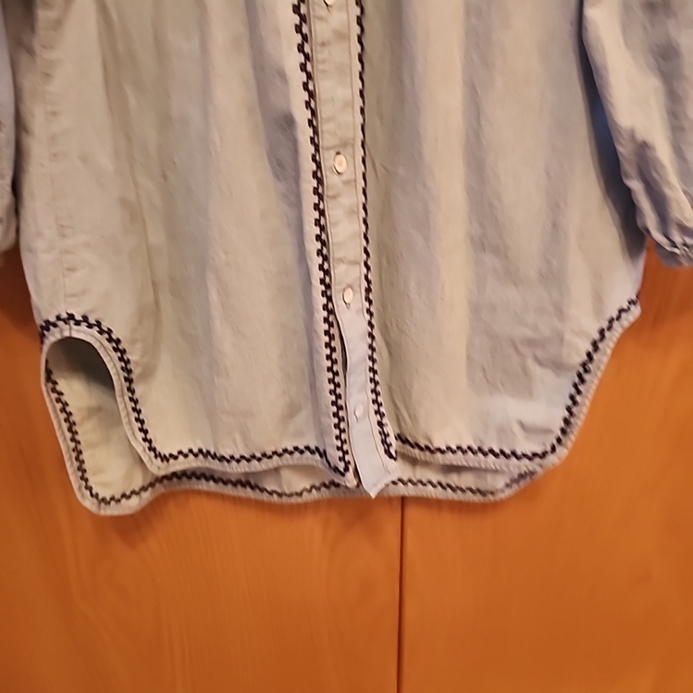 Vintage LUCKY BRAND embrodered Chambray Shacket Top Sz S Womens - Picture 2 of 10